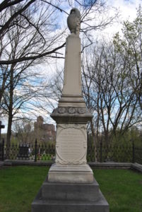 Les pionniers anglophones de Gatineau et d’Ottawa reposent au plus ancien cimetière de Gatineau, dont Nicholas Sparks. 