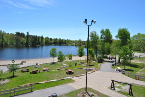 Le parc du Lac-Beauchamp, situé en plein cœur de la ville de Gatineau, est une véritable oasis de verdure et de paix.